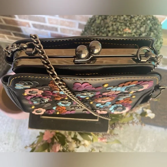 Coach Pearl Kisslock Crossbody bag with floral leather sequins HTF - Picture 7 of 12